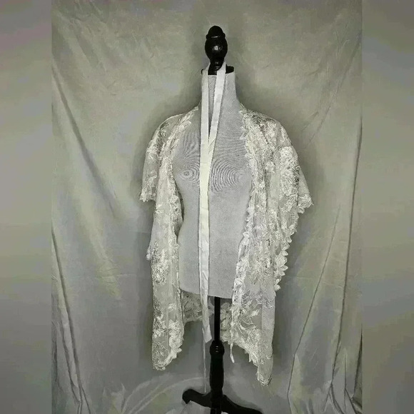 White brand lace bridal robe size M/L - Picture 2 of 7